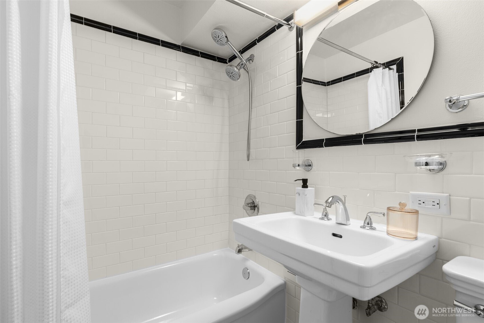 1105 Spring Street, Unit 304 Seattle, WA 98104 - Photo 15 of 31 Gallery Image 15