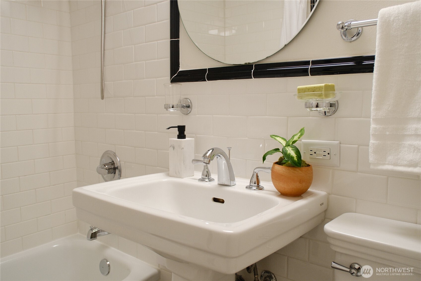 1105 Spring Street, Unit 304 Seattle, WA 98104 - Photo 17 of 31 Gallery Image 17