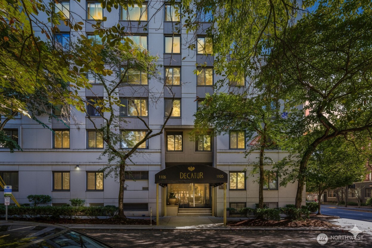 1105 Spring Street, Unit 304 Seattle, WA 98104 - Photo 29 of 31 Gallery Image 29