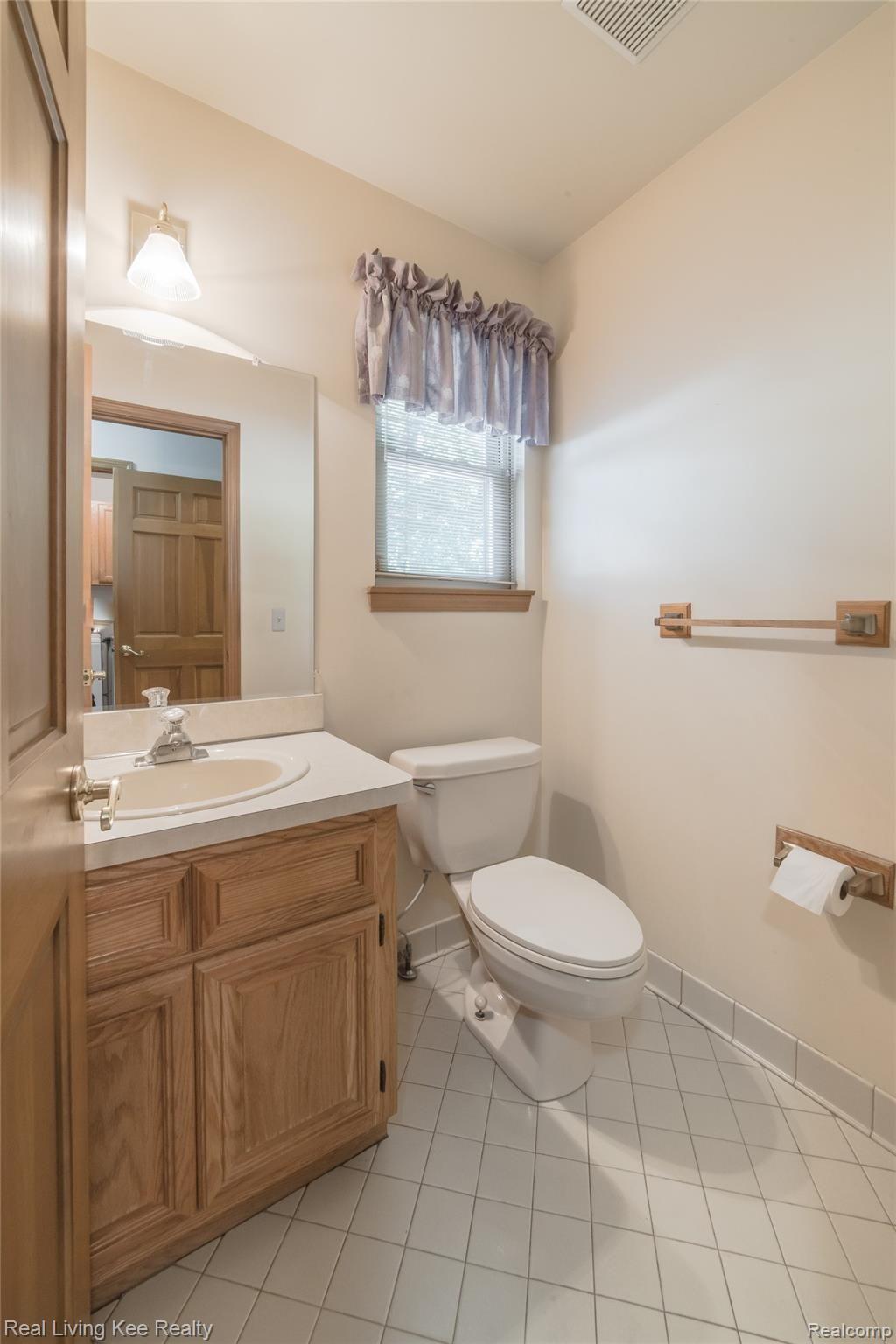 1242 Ruby Avenue Rochester, MI 48309 - Photo 13 of 35 Powder room