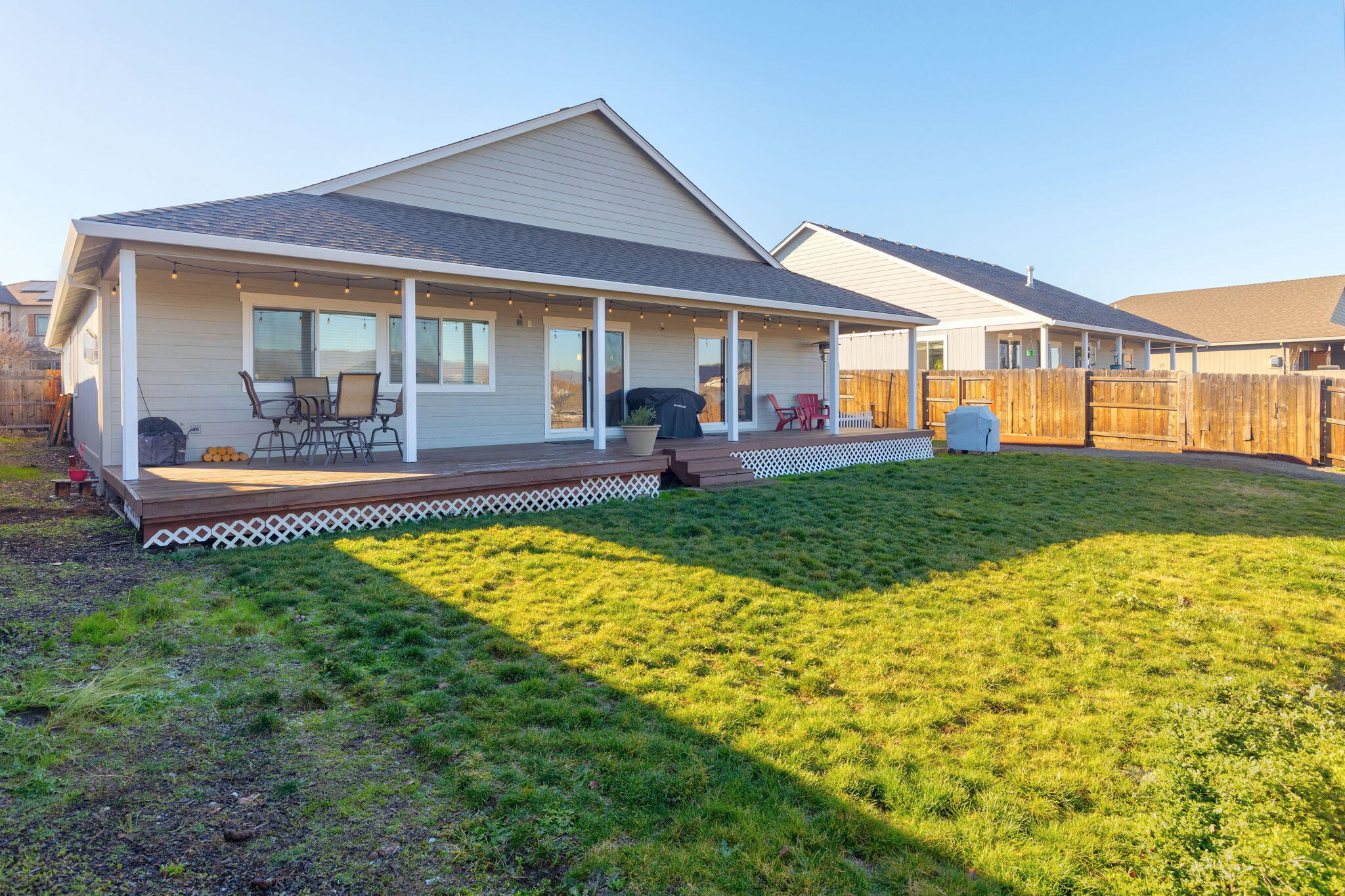 110 Linton Way Eagle Point, OR 97524 - Photo 28 of 41 front view of a house with a yard