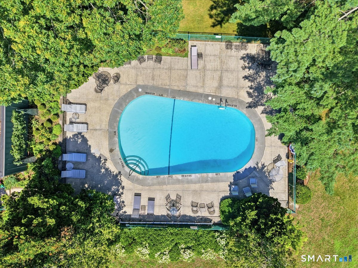 85 River Road, Unit M5 Essex, CT 06426 - Photo 31 of 35 Lovely pool