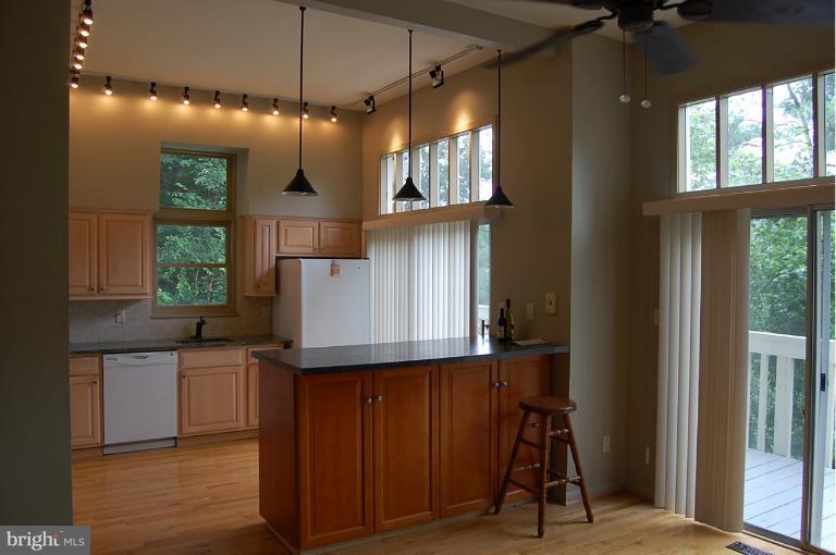11129 Watermans Drive Reston, VA 20191 - Photo 8 of 29 Kitchen #2