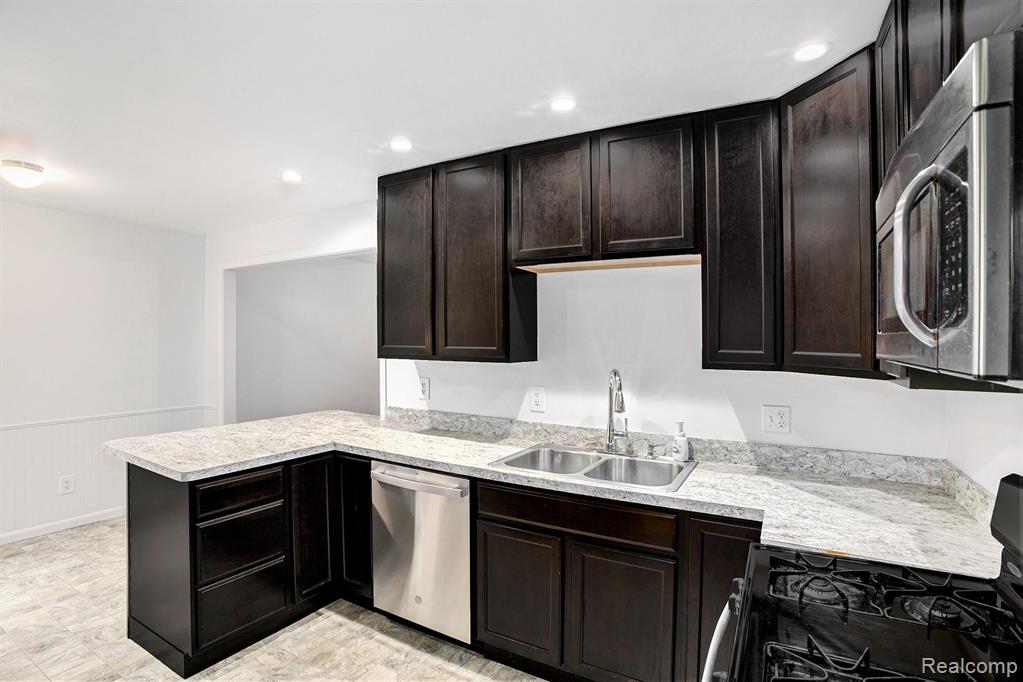 2681 Golf Club Road Howell, MI 48843 - Photo 8 of 26