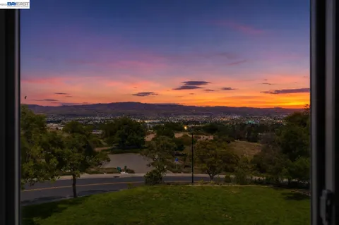 $1,880,000 | 5630 Highcrest Court, Pleasanton, CA 94588