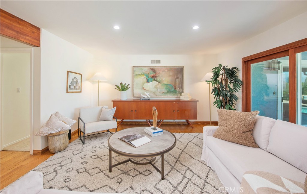 16529 Adlon Road Encino, CA 91436 - Photo 11 of 32