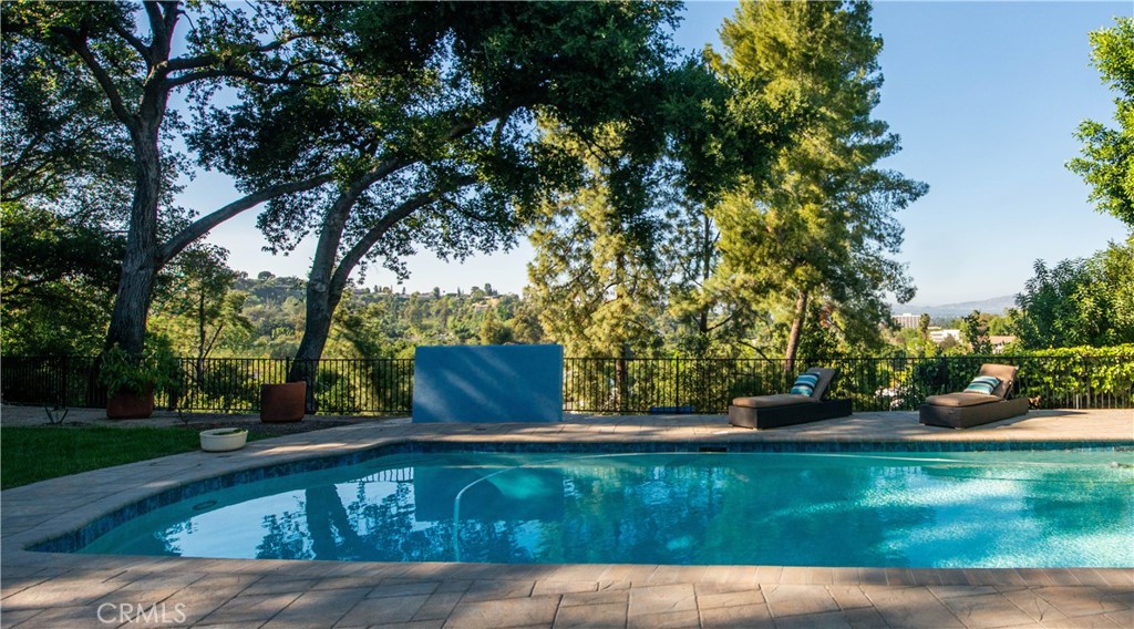 16529 Adlon Road Encino, CA 91436 - Photo 26 of 32