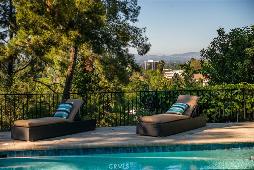 16529 Adlon Road Encino, CA 91436 - Photo 27 of 32