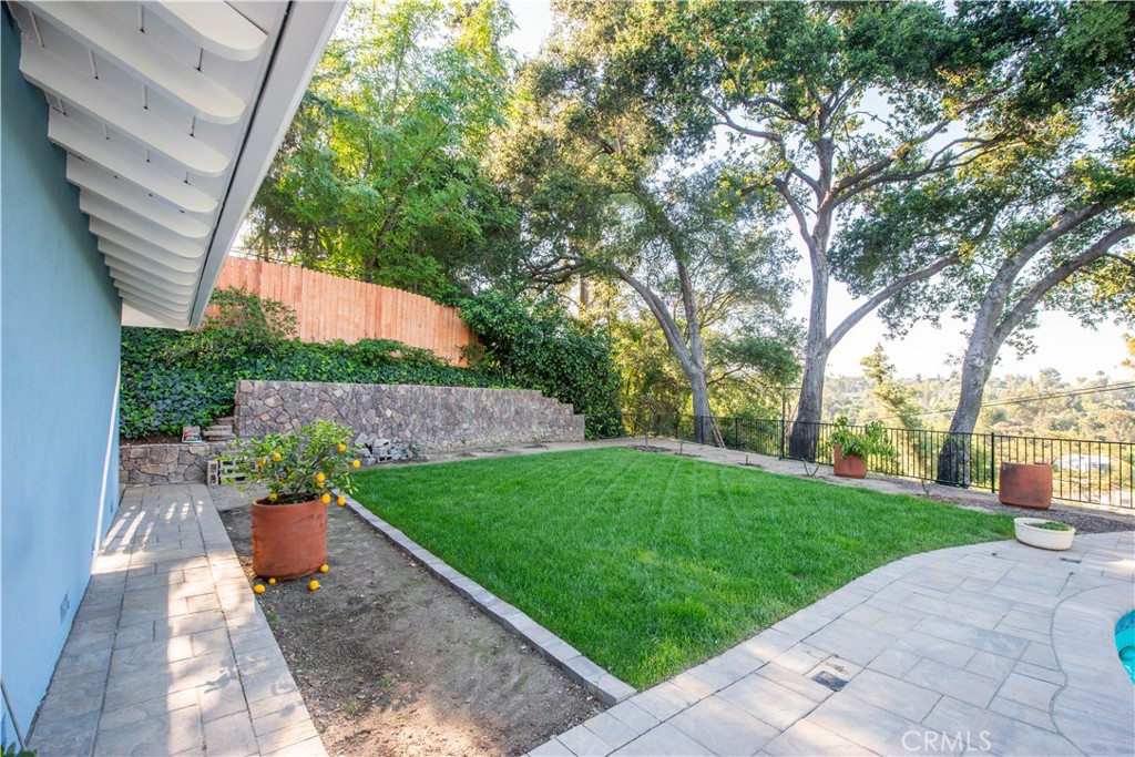 16529 Adlon Road Encino, CA 91436 - Photo 28 of 32