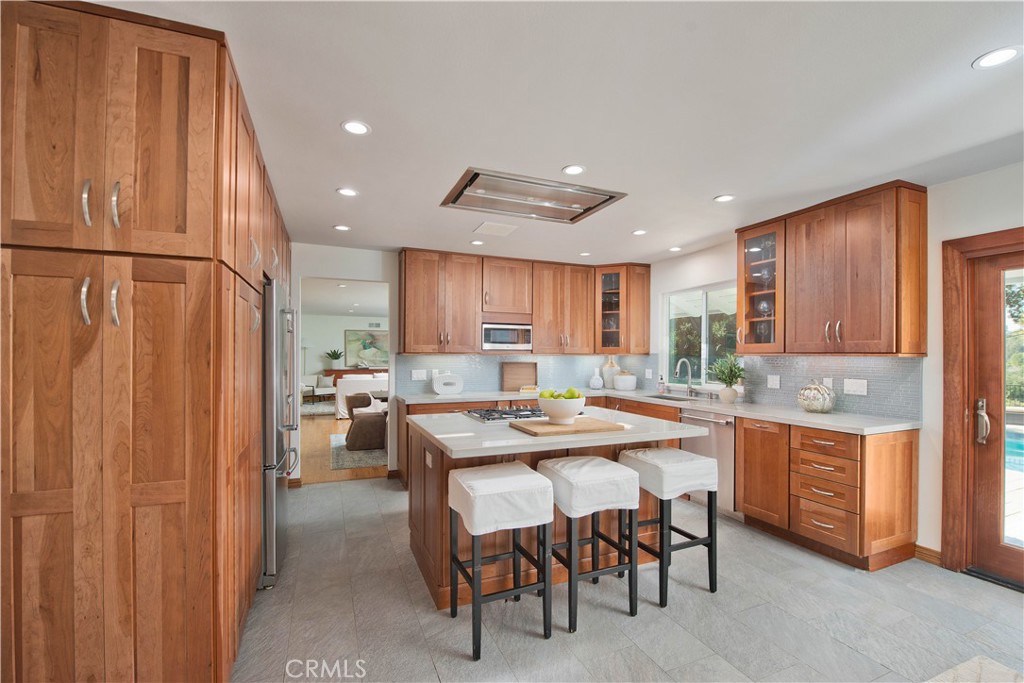 16529 Adlon Road Encino, CA 91436 - Photo 4 of 32