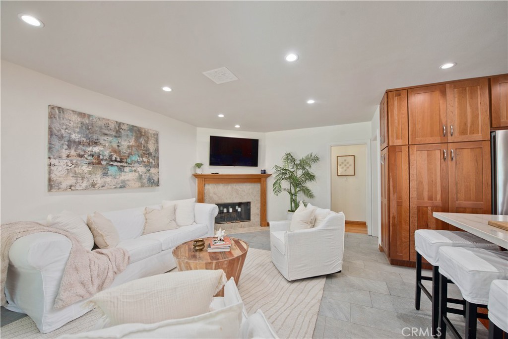 16529 Adlon Road Encino, CA 91436 - Photo 8 of 32