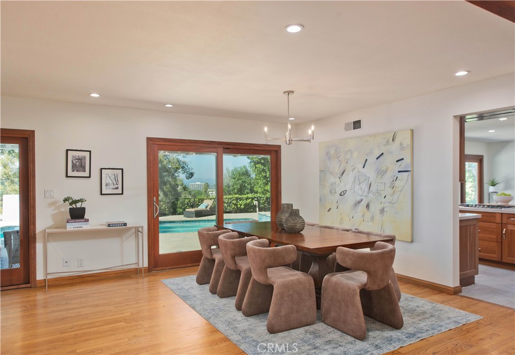 16529 Adlon Road Encino, CA 91436 - Photo 9 of 32