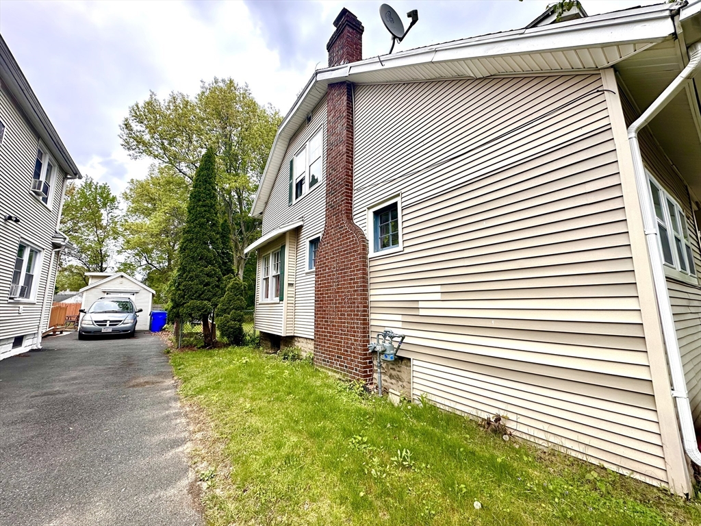 107 Dorset Street Springfield, MA 01108 - Photo 3 of 23