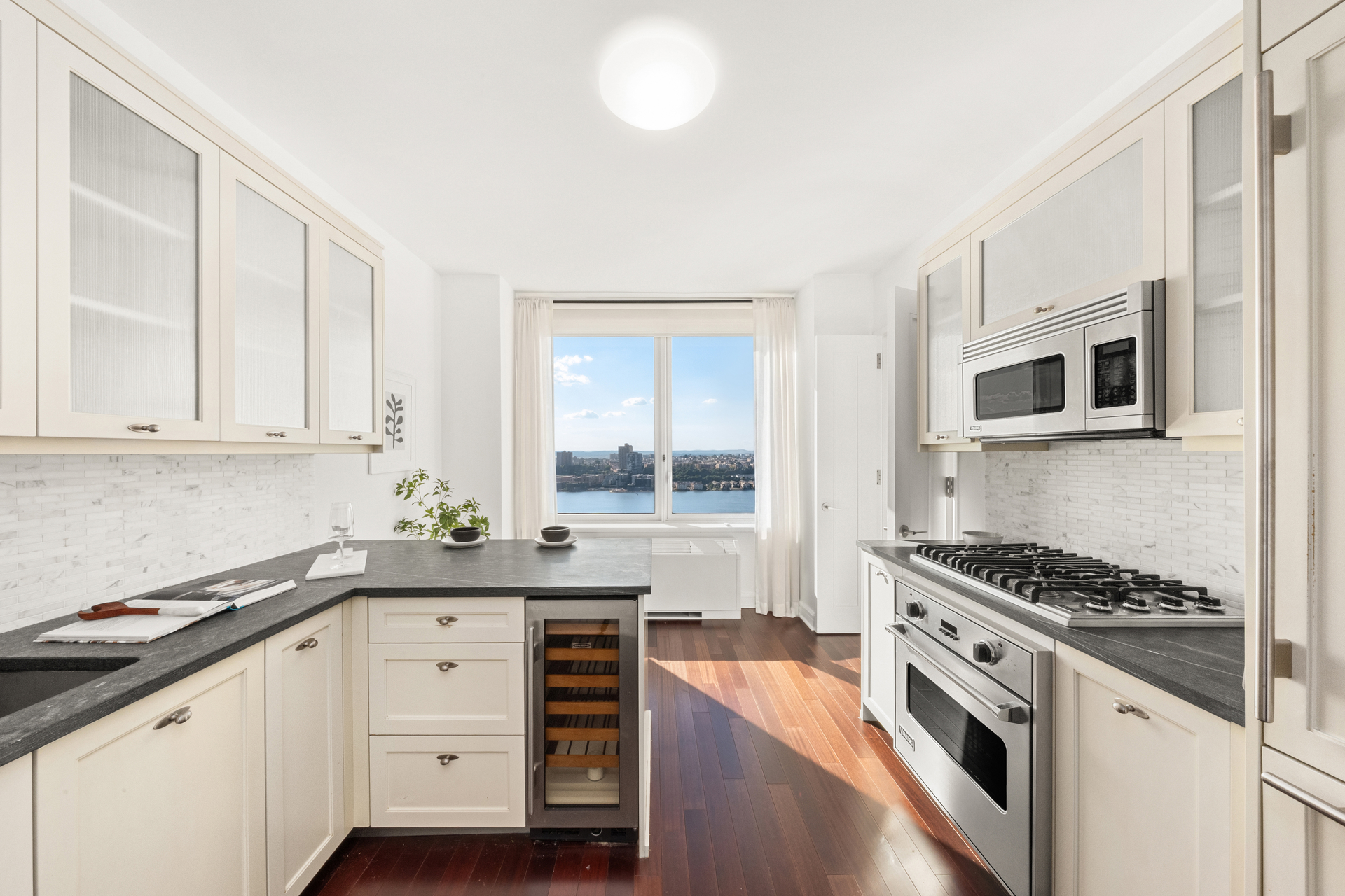 80 Riverside Boulevard, Unit 37A Manhattan, NY 10069 - Photo 3 of 12 Gallery Image 3
