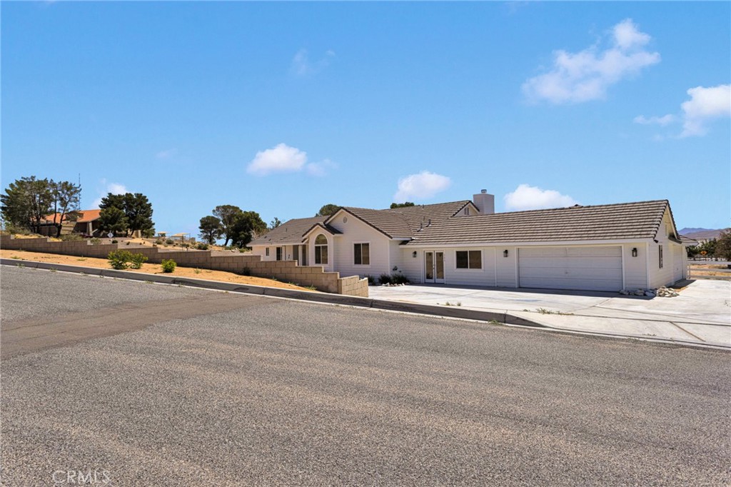 27679 River Rock Road Helendale, CA 92342 - Photo 3 of 62