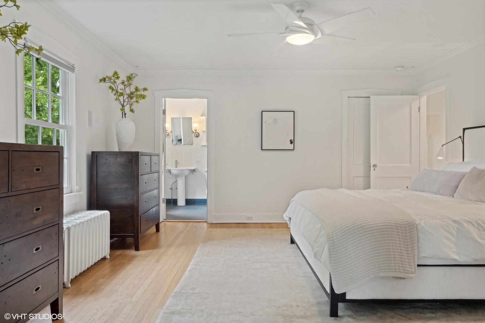 720 Willow Road Winnetka, IL 60093 - Photo 25 of 60 a bedroom with a bed and a dresser