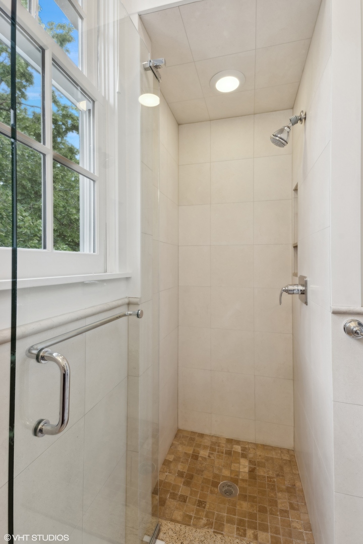 720 Willow Road Winnetka, IL 60093 - Photo 35 of 60 a view of a bathroom