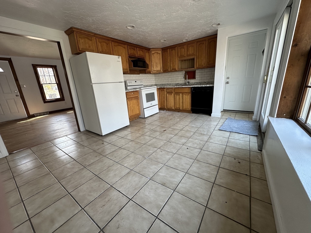 63 Crabtree Road Plymouth, MA 02360 - Photo 13 of 17