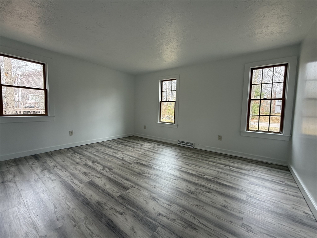 63 Crabtree Road Plymouth, MA 02360 - Photo 8 of 17