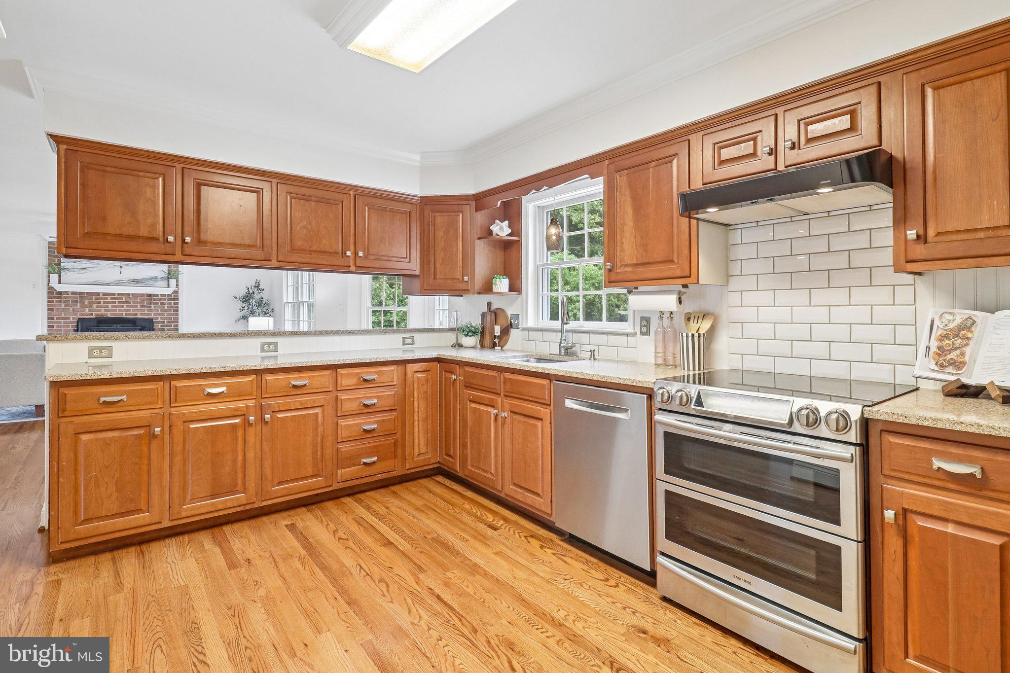 4940 Bryantown Road Waldorf, MD 20601 - Photo 4 of 102 L-Shaped kitchen