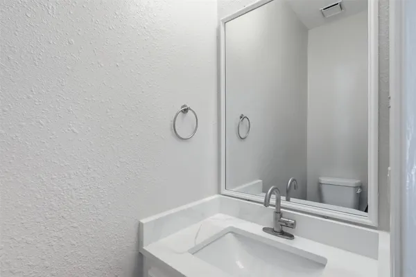 $1,600 | 5515 Strack Road, Unit 105, Houston, TX 77069