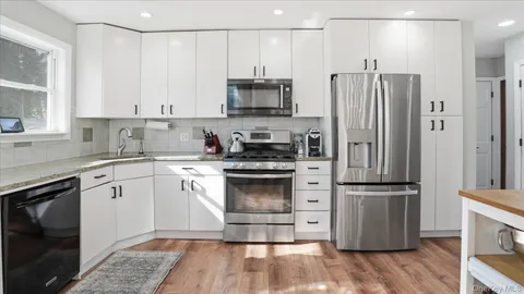 $699,999 | 178 Geery Avenue, Holbrook, NY 11741