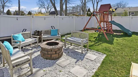 $699,999 | 178 Geery Avenue, Holbrook, NY 11741