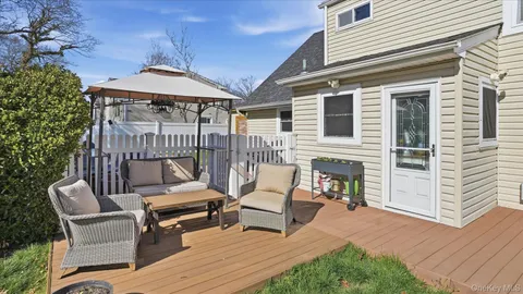$699,999 | 178 Geery Avenue, Holbrook, NY 11741