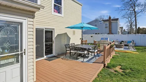 $699,999 | 178 Geery Avenue, Holbrook, NY 11741