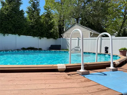 $699,999 | 178 Geery Avenue, Holbrook, NY 11741