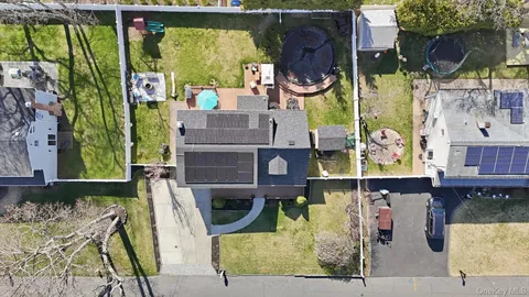 $699,999 | 178 Geery Avenue, Holbrook, NY 11741