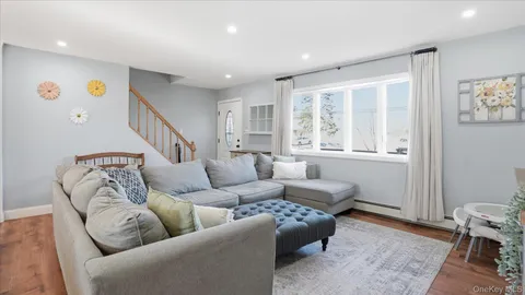 $699,999 | 178 Geery Avenue, Holbrook, NY 11741