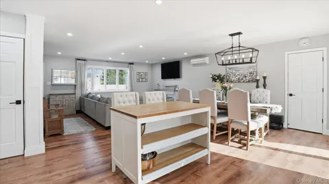 $699,999 | 178 Geery Avenue, Holbrook, NY 11741