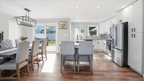 $699,999 | 178 Geery Avenue, Holbrook, NY 11741