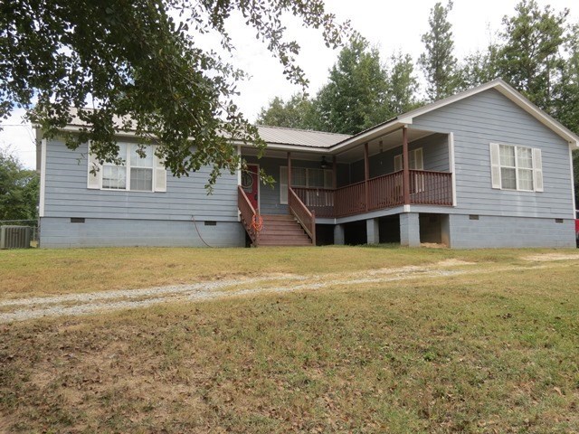 a view of a house with backyard and tree s
