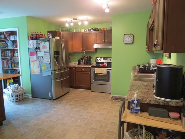 430 Pioneer Road Macon, GA 31217 - Photo 7 of 23 a kitchen with refrigerator and microwave