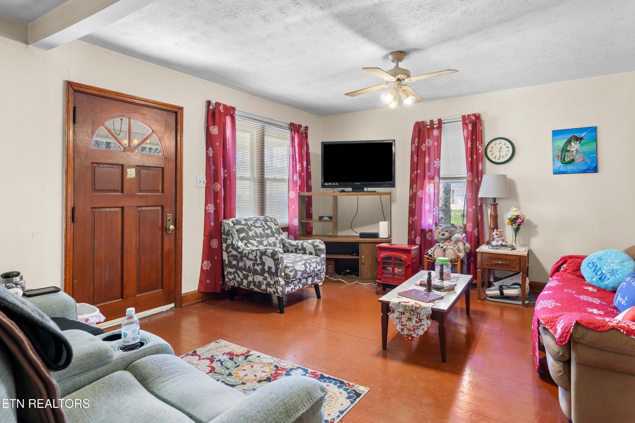 385 Hubbs Grove Road Maynardville, TN 37807 - Photo 5 of 33 a living room with furniture and a flat screen tv