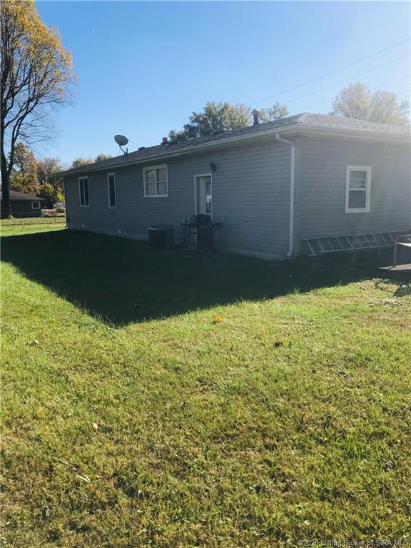 222 Lake Road Henryville, IN 47126 - Photo 3 of 12 Gallery Image 3