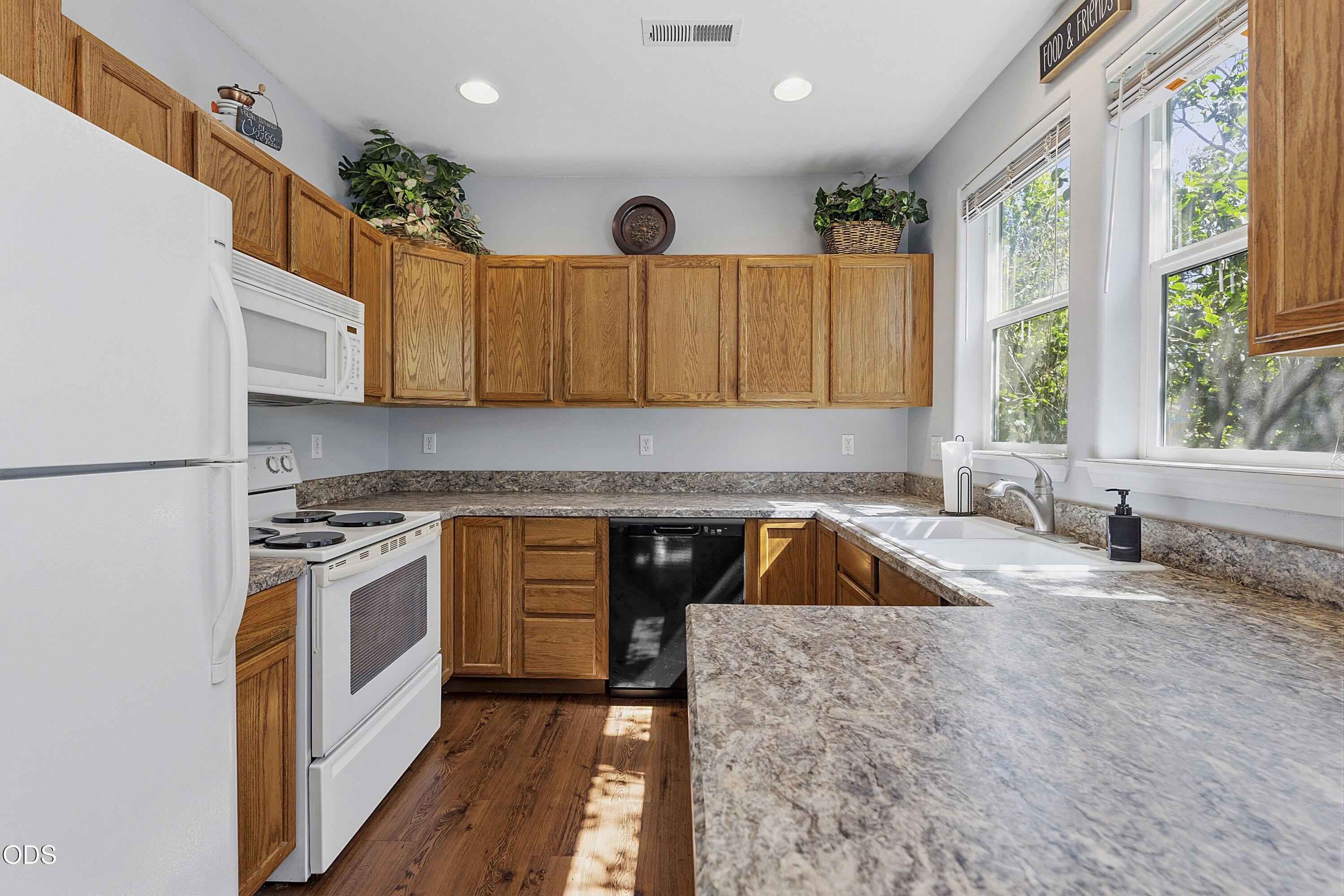 1345 Northeast 3rd Street Redmond, OR 97756 - Photo 10 of 27