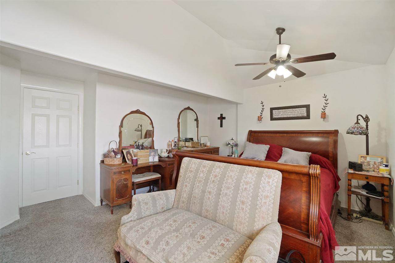 3800 Alcorn Road Fallon, NV 89406 - Photo 11 of 18 a living room with furniture