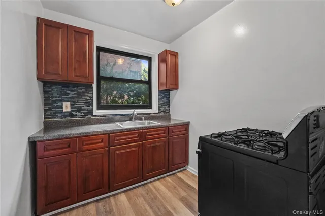 $1,925 | 140 East Hartsdale Avenue, Unit 1L, Hartsdale, NY 10530