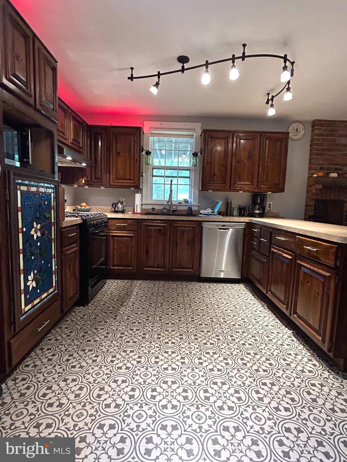1733 Ridgewood Road York, PA 17406 - Photo 11 of 82 Gallery Image 11