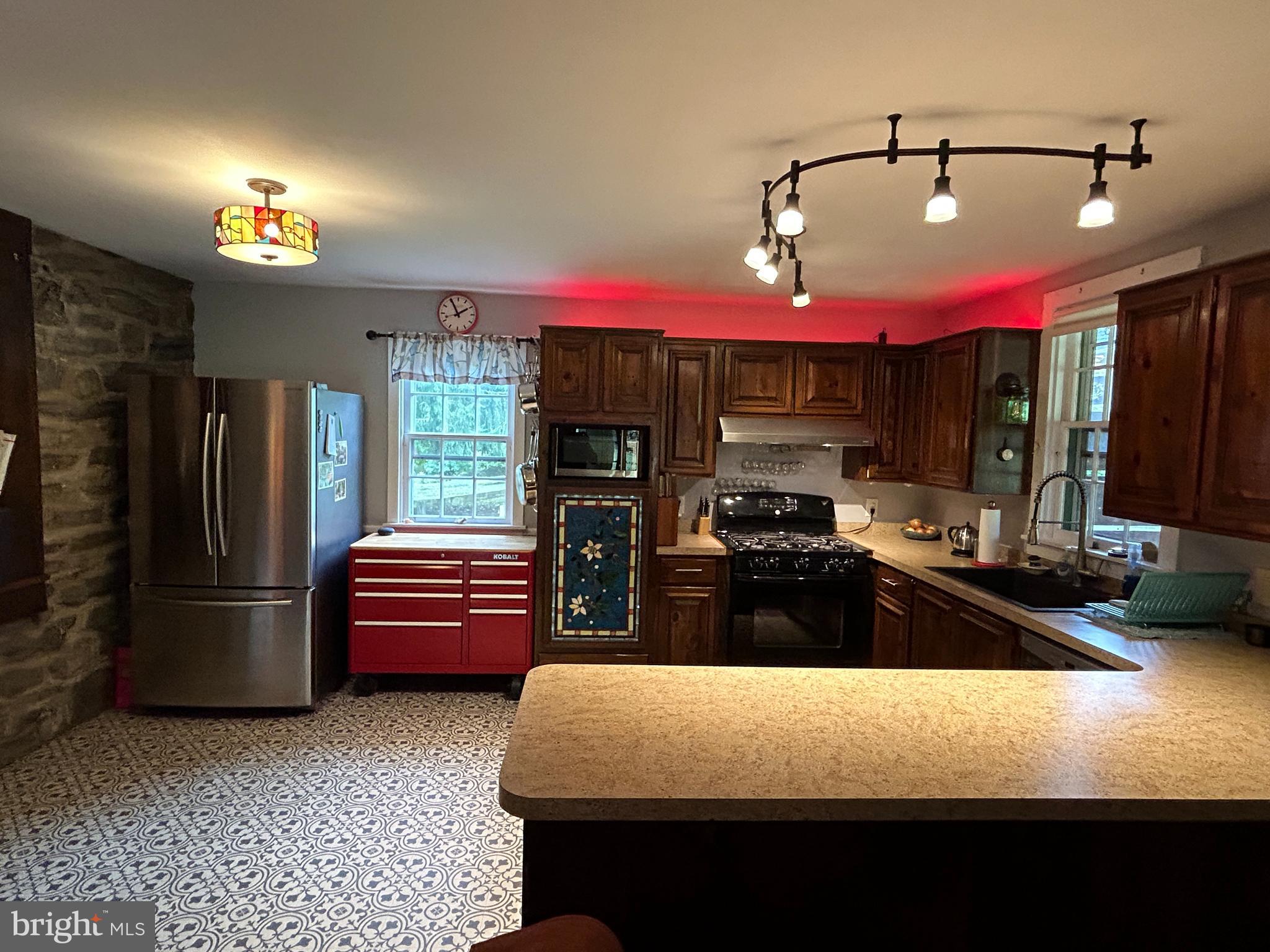 1733 Ridgewood Road York, PA 17406 - Photo 8 of 82 Gallery Image 8