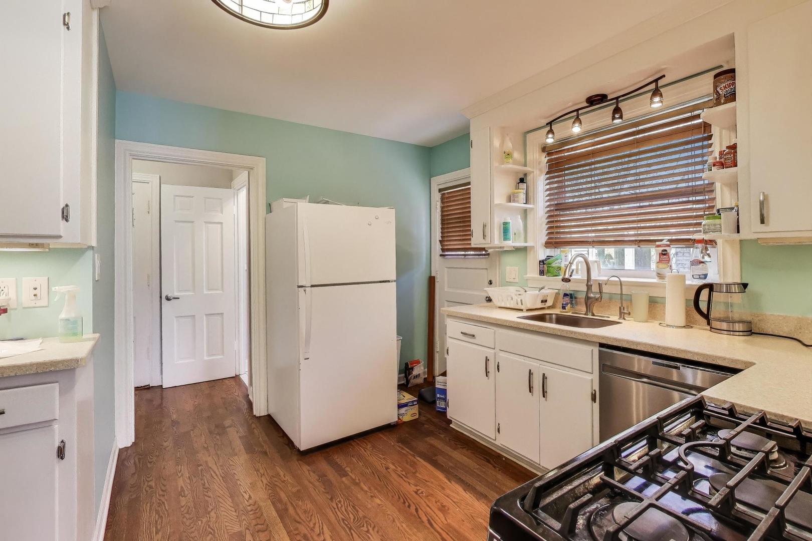 4350 Bobolink Terrace Skokie, IL 60076 - Photo 12 of 43