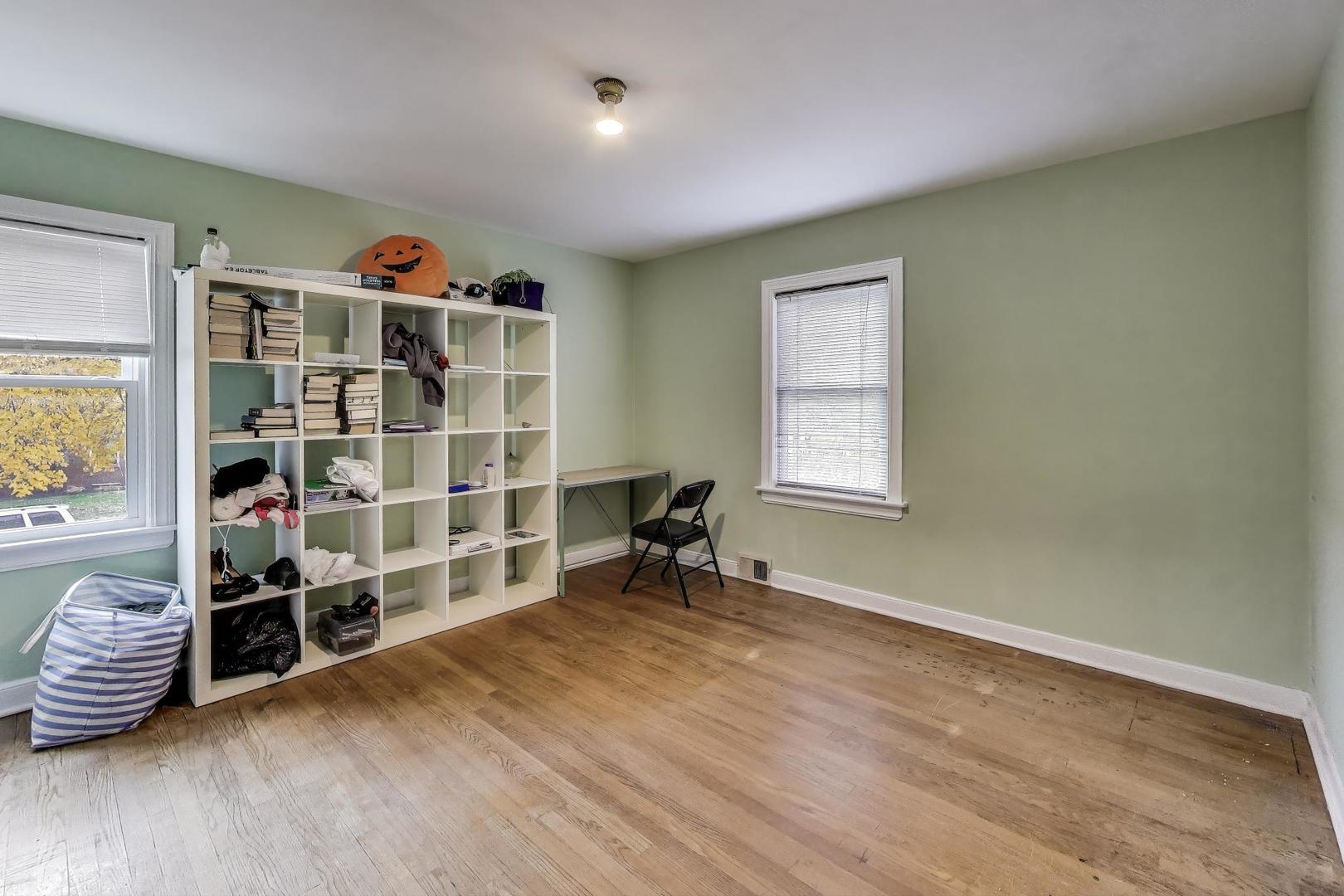 4350 Bobolink Terrace Skokie, IL 60076 - Photo 23 of 43