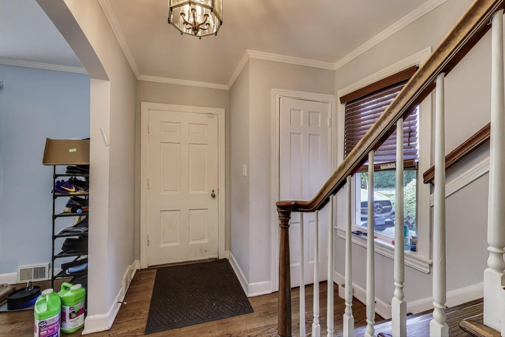 4350 Bobolink Terrace Skokie, IL 60076 - Photo 5 of 43