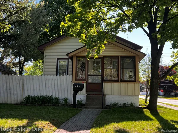 $215,000 | 204 North Marias Avenue, Clawson, MI 48017