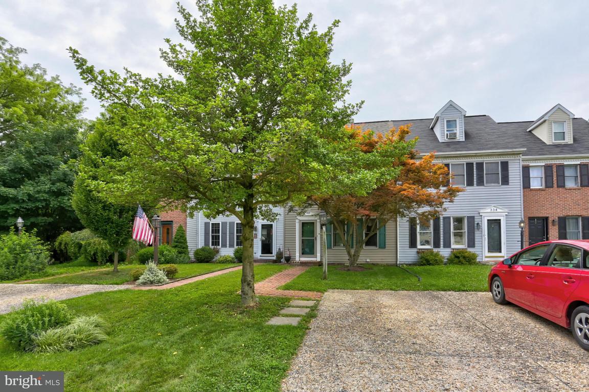 332 Cardinal Road Lititz, PA 17543 - Photo 3 of 29
