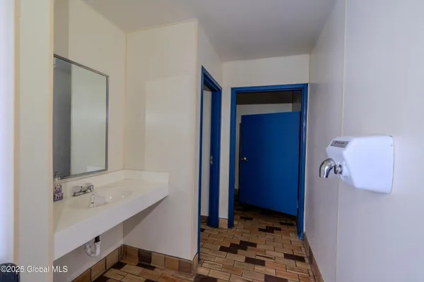 $250,000 | 270 Broadway, Whitehall, NY 12887