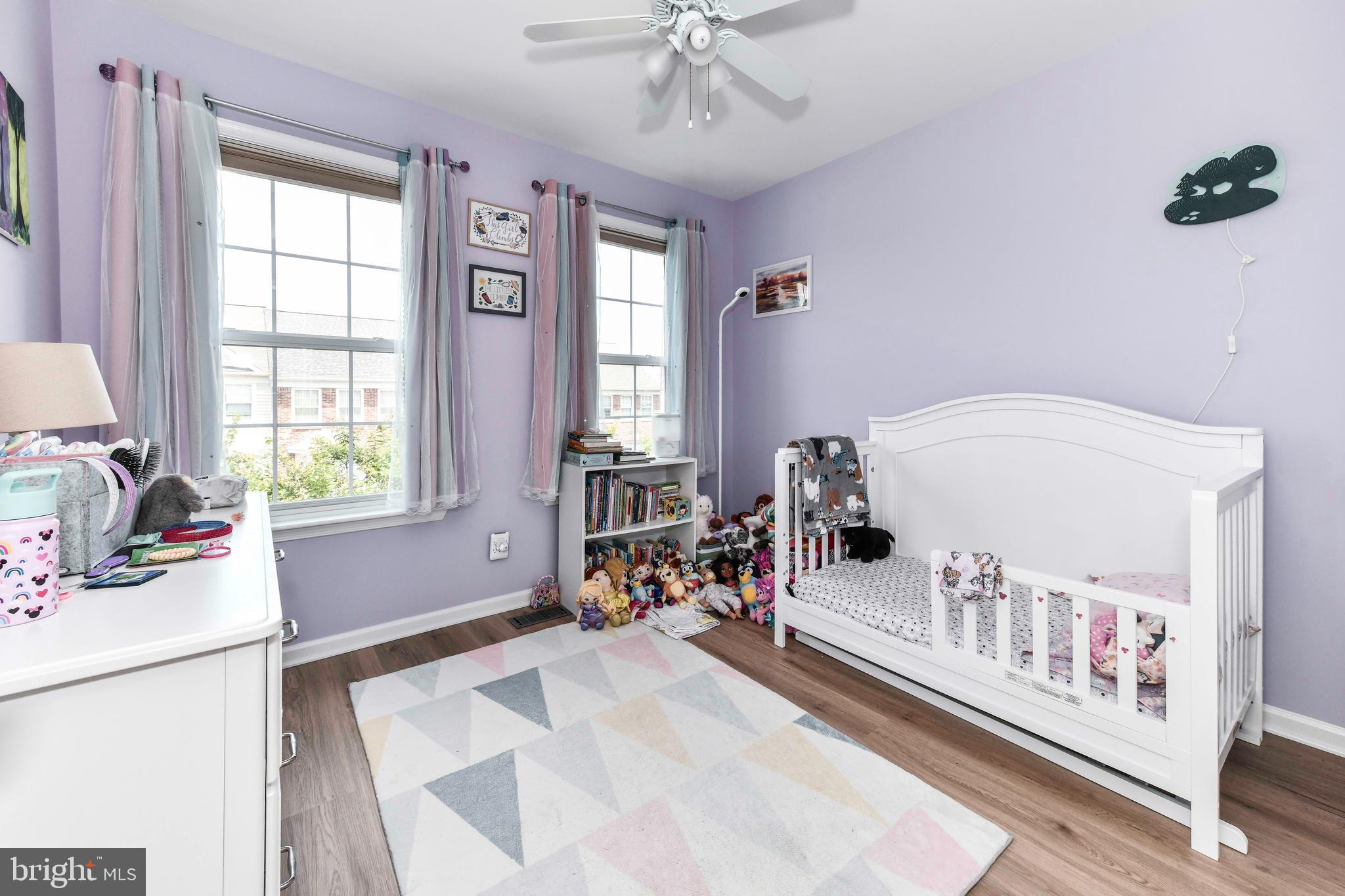 45692 Waterloo Station Square Sterling, VA 20166 - Photo 21 of 31 a very nice looking room with a window